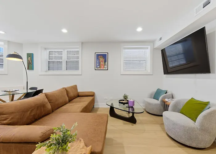 Newly Renovated 3br 2ba In Heart Of Andersonville Apartment *