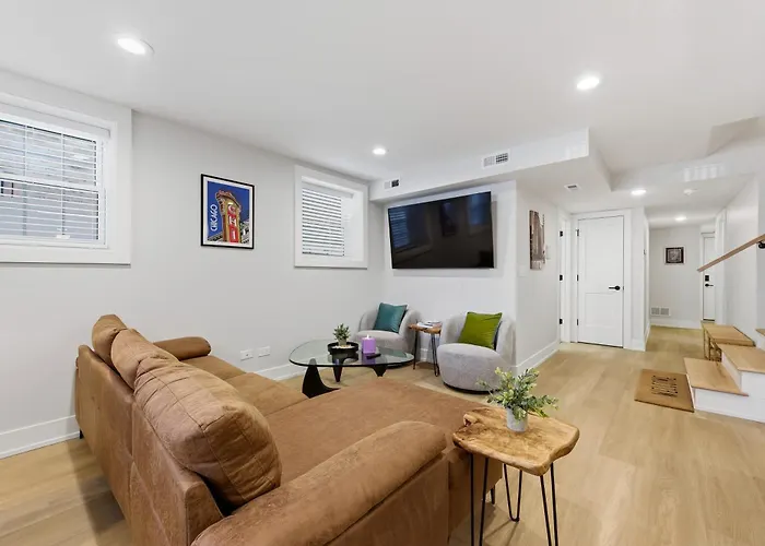 Newly Renovated 3br 2ba In Heart Of Andersonville Apartment *