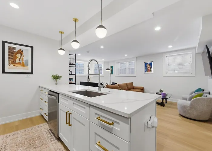 Newly Renovated 3br 2ba In Heart Of Andersonville * Chicago