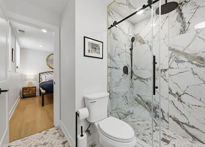 Newly Renovated 3br 2ba In Heart Of Andersonville Apartment *