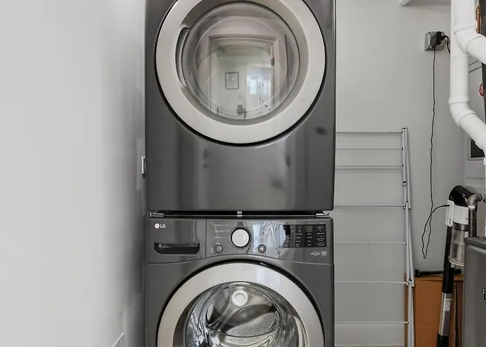Newly Renovated 3br 2ba In Heart Of Andersonville Apartment *